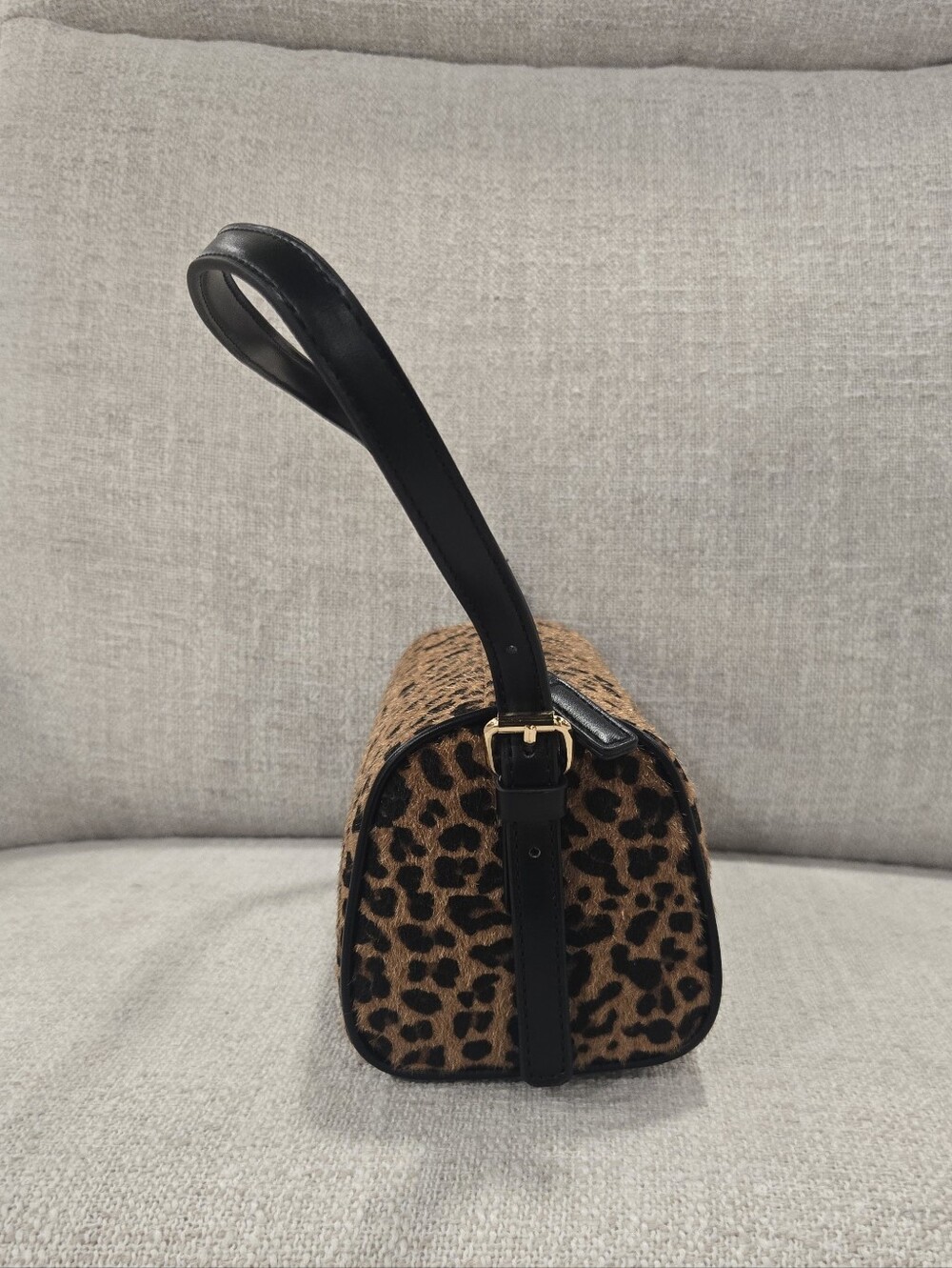 GUESS Leopard Print Shoulder Bag - Picture 3 of 4